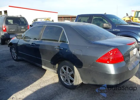 2006 Honda Accord 2.4 Lx z USA, uszkodzony, nr VIN 1HGCM56476A148806